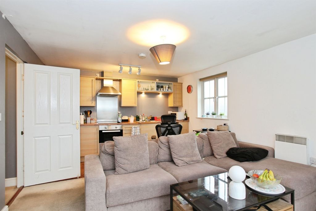 2 bed flat for saleSword Hill, Caerphilly CF83 photo 4