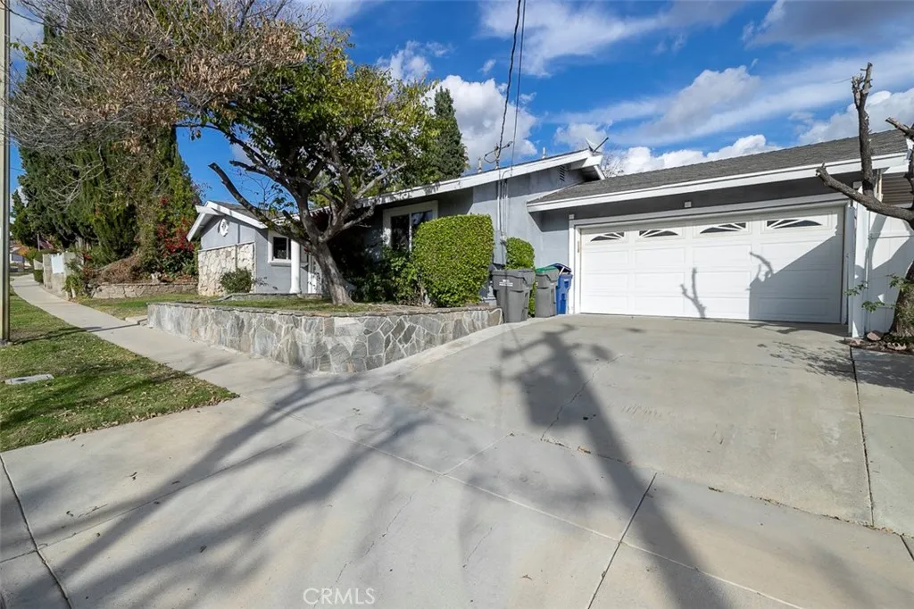 28190 Hot Springs Ave, Canyon Country, CA 91351