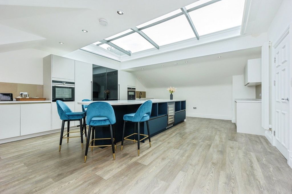 Additional image 8 of 2 bed flat for saleSt. Hilarys Park, Alderley Edge, Cheshire SK9
