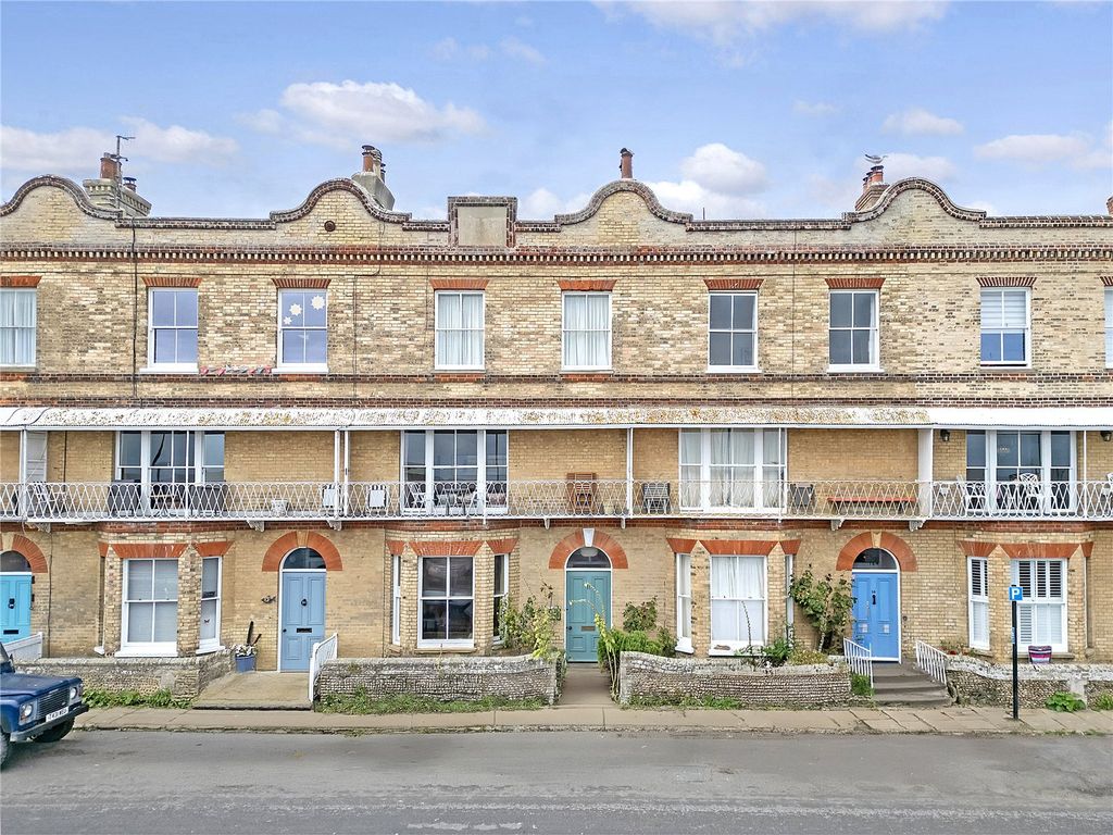 5 bed flat for saleMarket Cross Place, Aldeburgh, Suffolk IP15