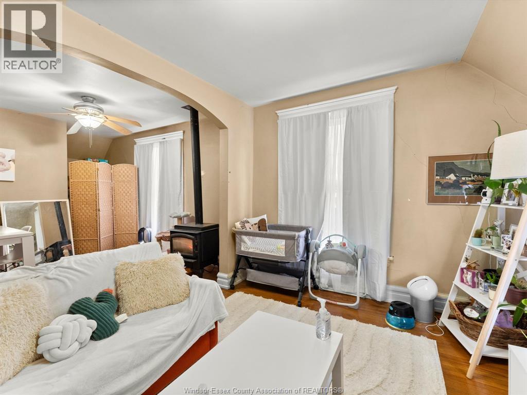 Additional image 3 of 39 Russell , Leamington, ON, N8H1V1