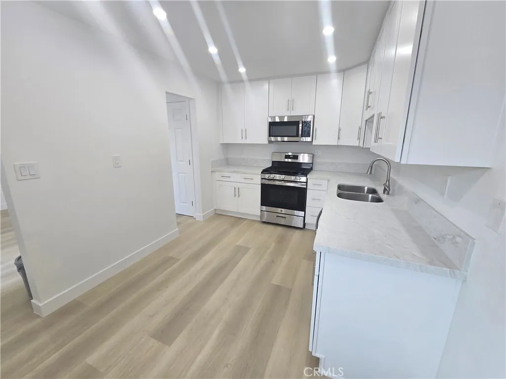 Additional image 12 of 220 12th St Unit 17, Huntington Beach, CA 92648