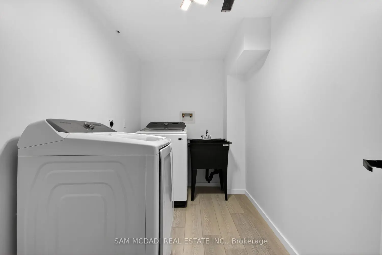 Additional image 15 of 2120 Rathburn Road 43