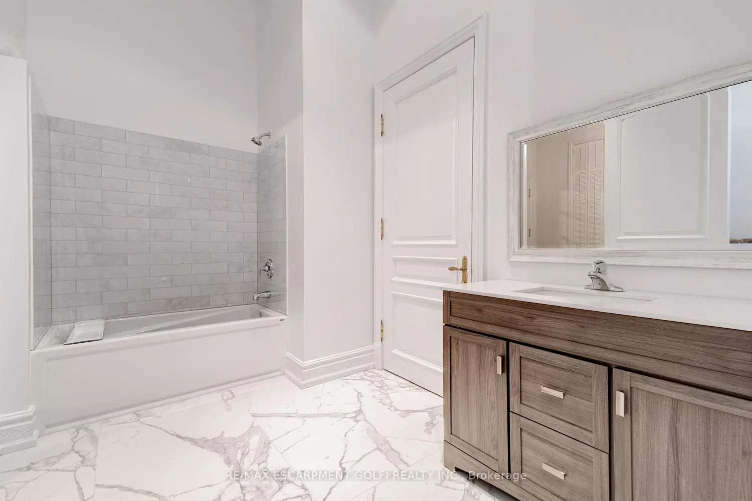 Additional image 5 of 4410 Lakeshore Road