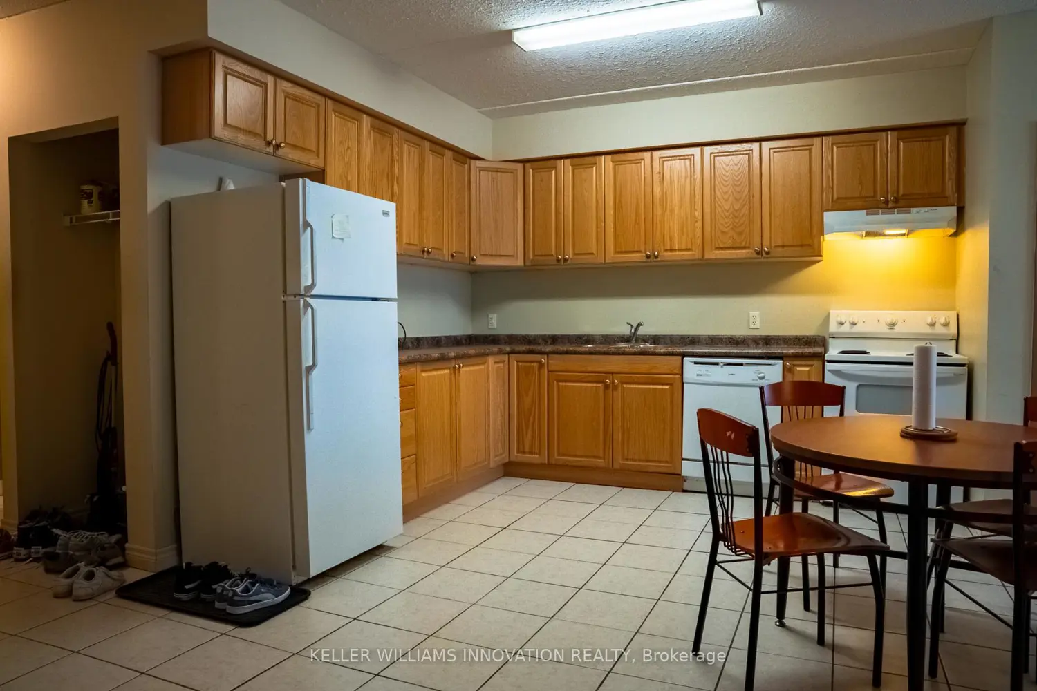 253 Lester Street 402 photo 3