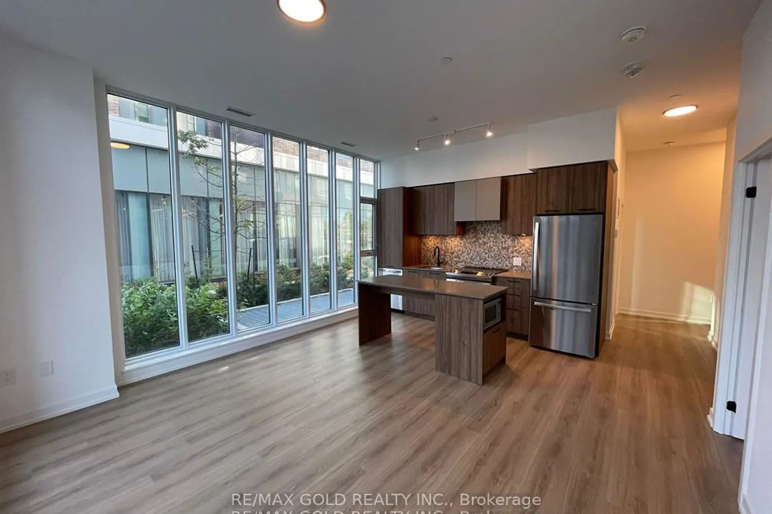 10 Lagerfeld Drive 104