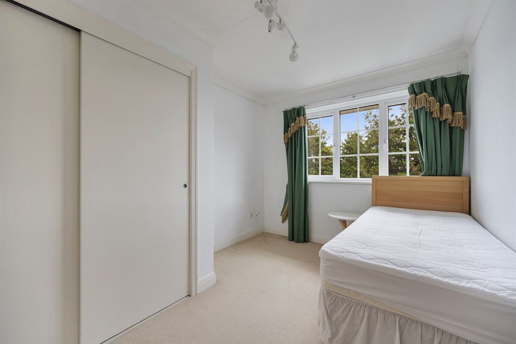Additional image 9 of 3 bed flat for saleLindow Court, Kings Road, Wilmslow SK9