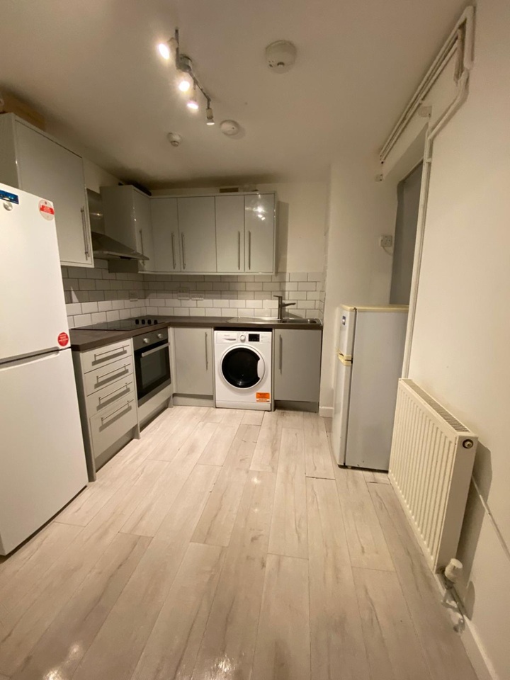 Additional image 8 of 3 Bed Flat, Acre Lane, SW2, N1 7GU