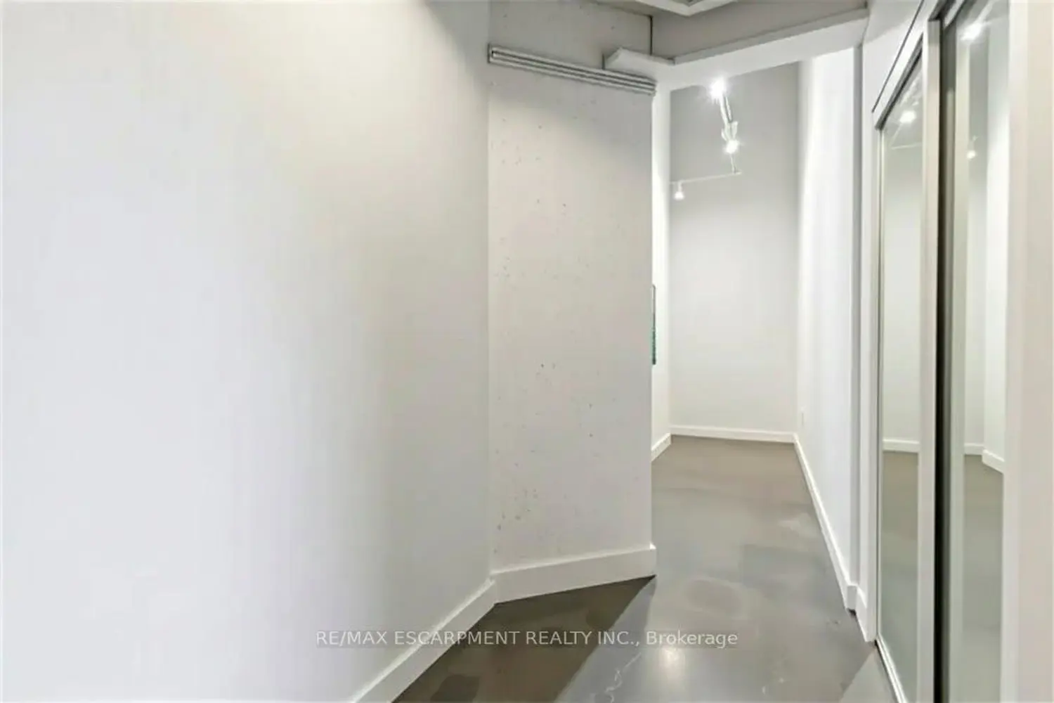 Additional image 6 of 66 Bay Street #106