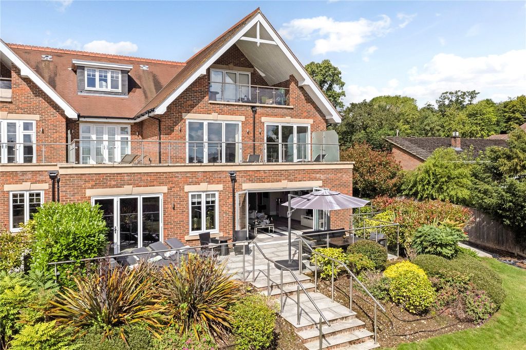 Additional image 2 of 4 bed flat for salePenn Road, Beaconsfield HP9