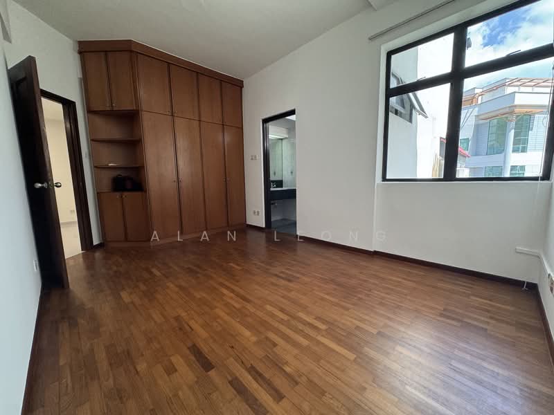Additional image 16 of Loyang Besar Close