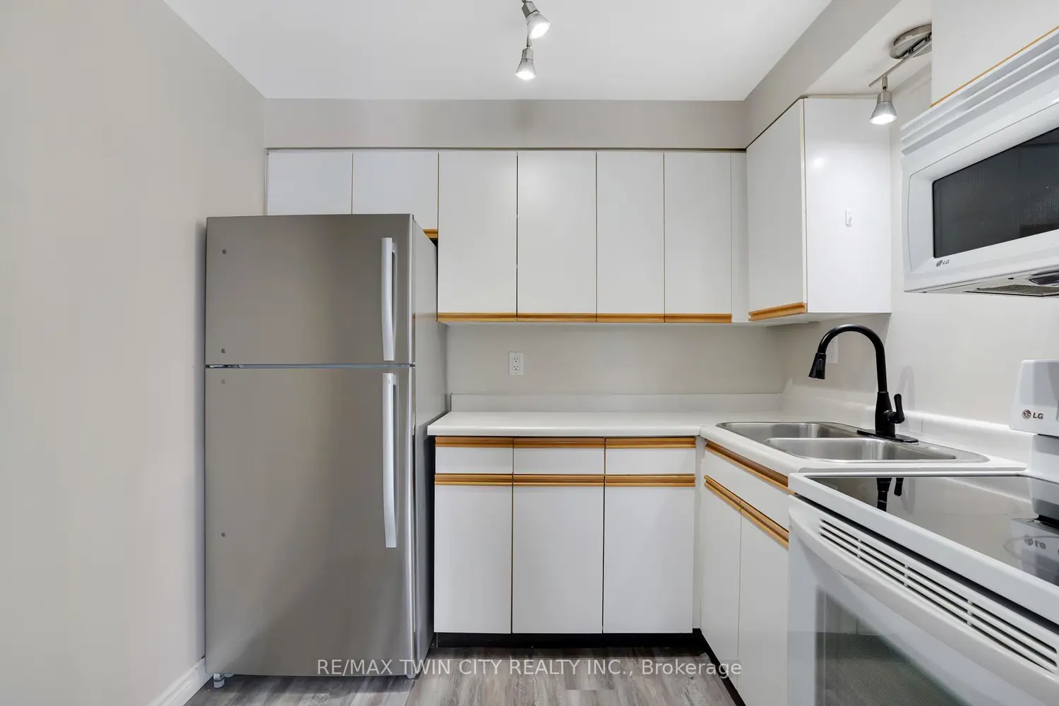 Additional image 12 of 270 Eiwo Court 208