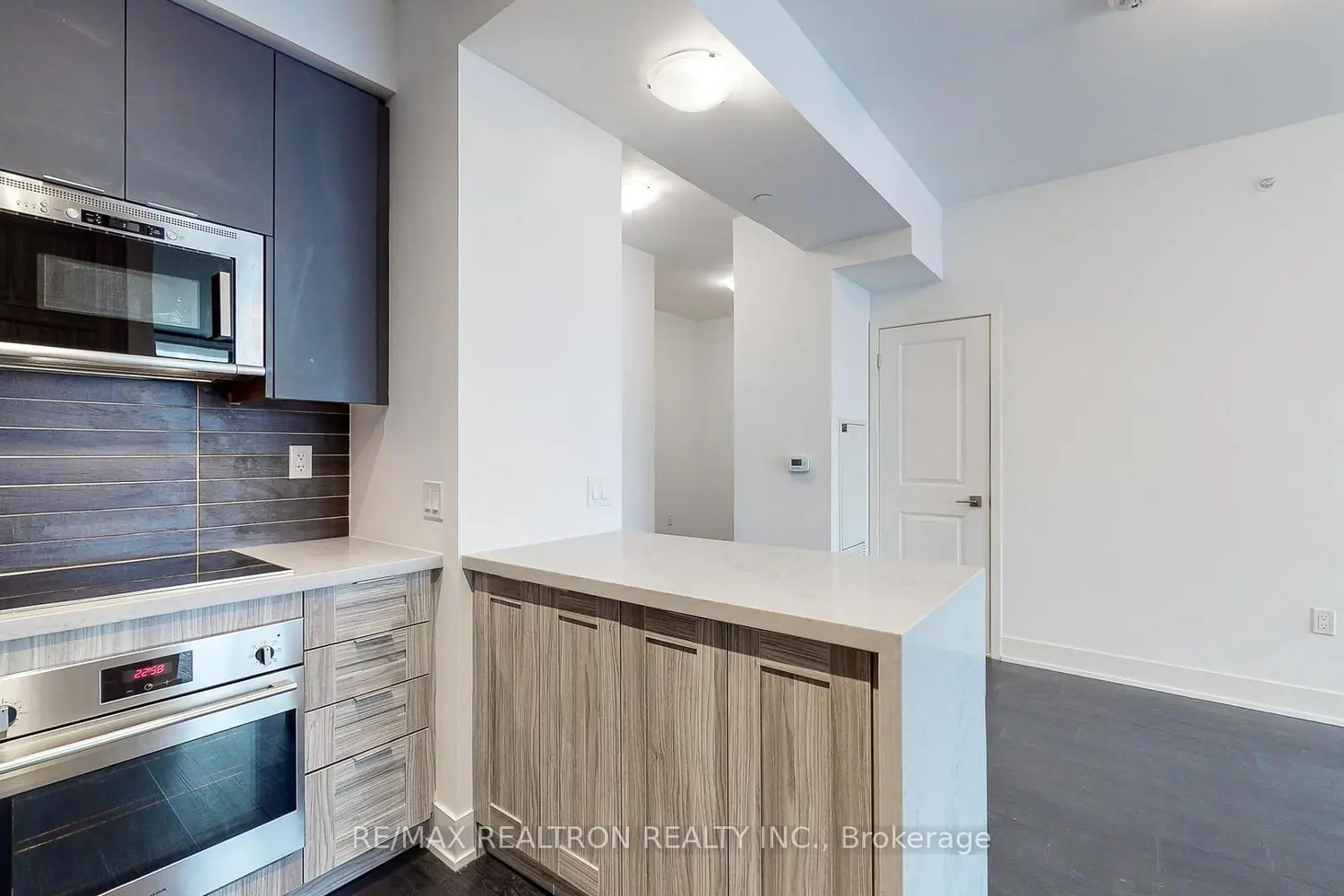 Additional image 3 of 2916 Highway 7 Road 904