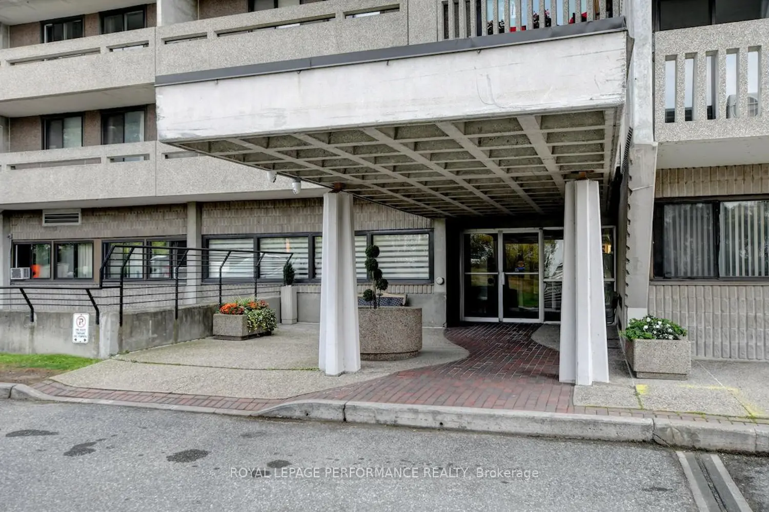 Additional image 17 of 415 Greenview Avenue 404