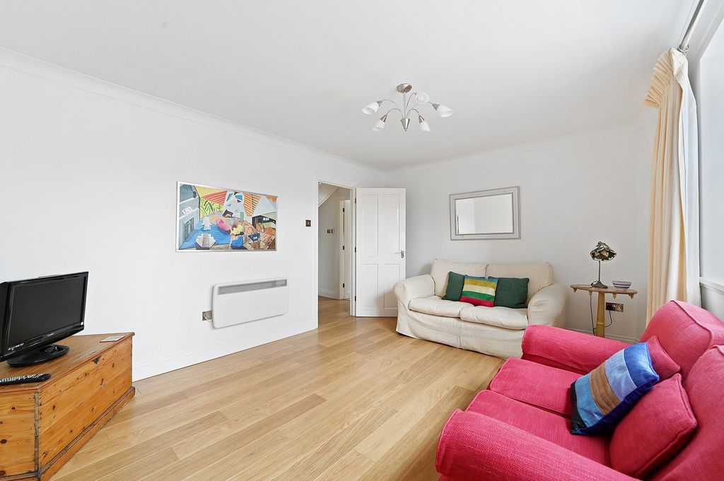 Additional image 2 of 3 bed maisonette for saleThoroughfare, Woodbridge IP12