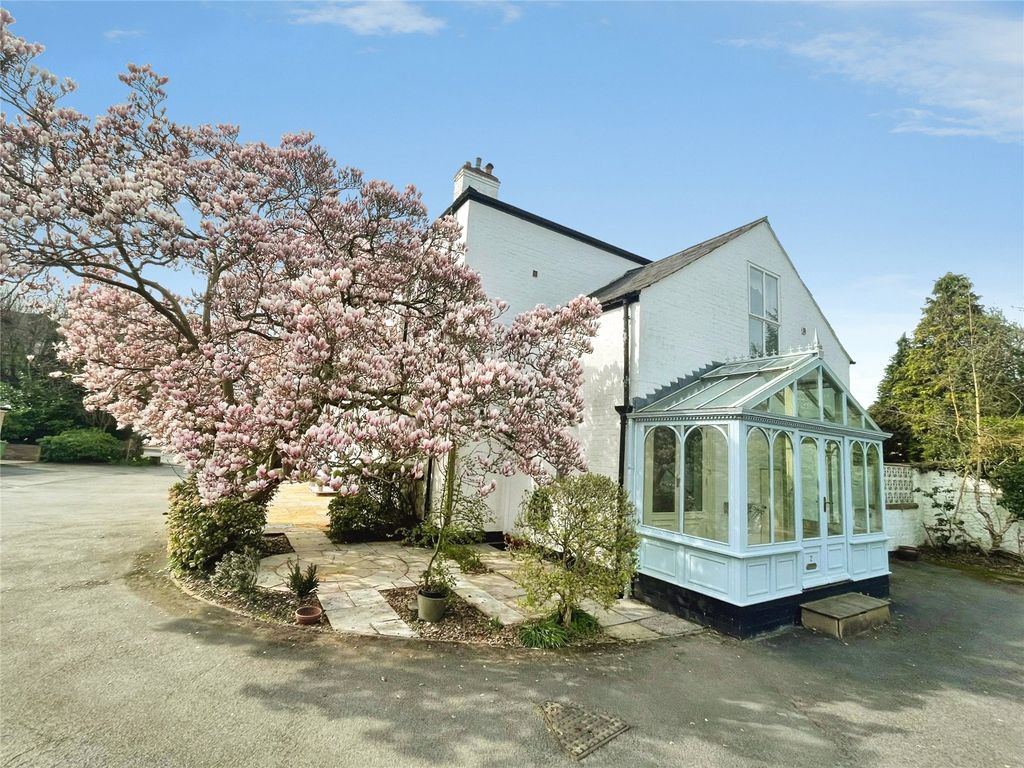 4 bed flat for saleWoodleigh Court, Alderley Edge, Cheshire SK9