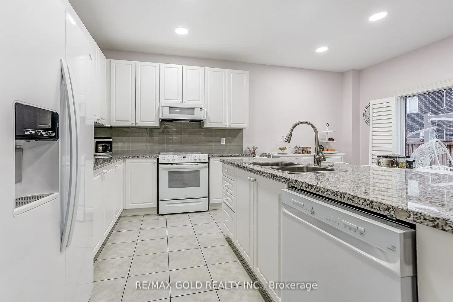 Additional image 5 of 552 Bessborough Drive