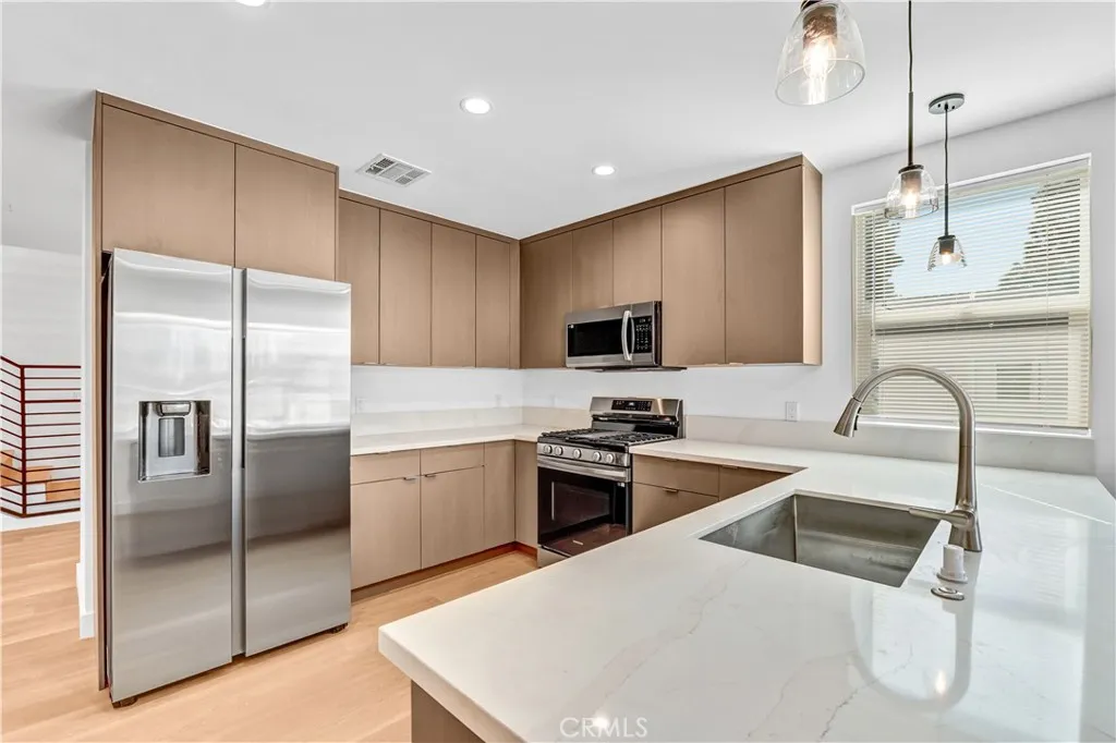 Additional image 7 of 18221 Chatsworth St Unit A, Northridge, CA 91326