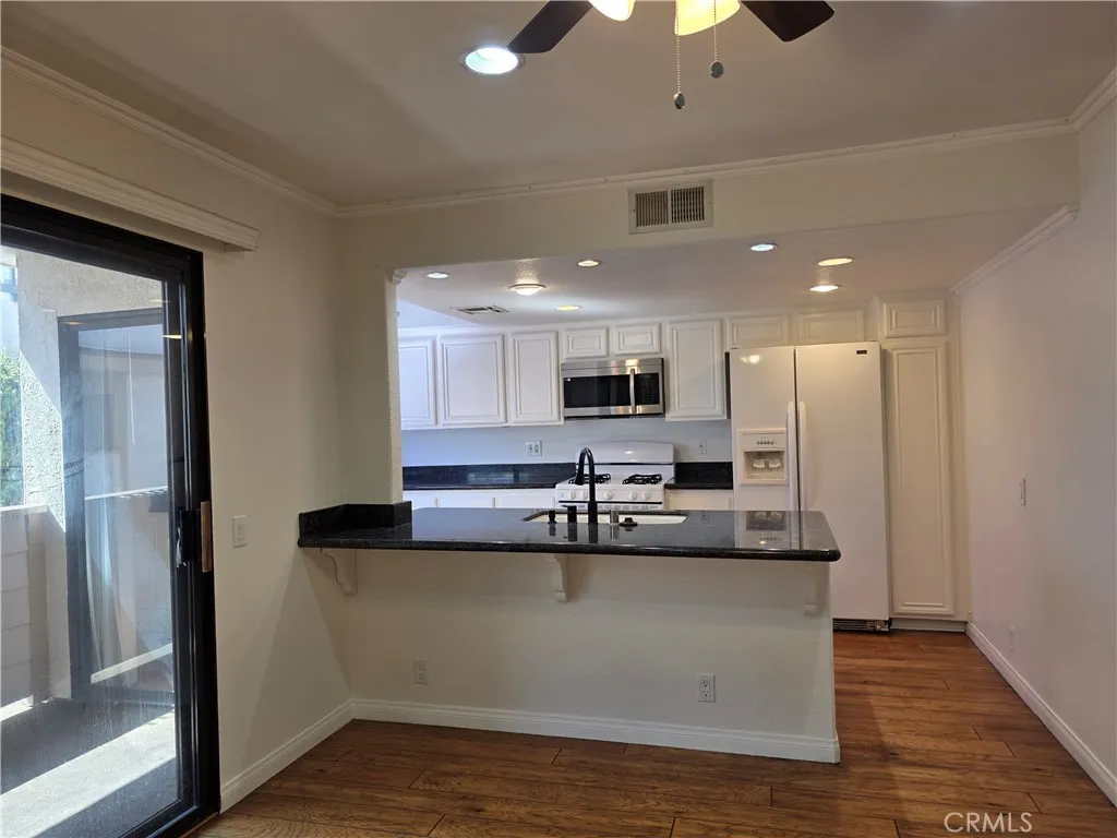 Additional image 9 of 10231 Independence Avenue Unit C12, Chatsworth, CA 91311