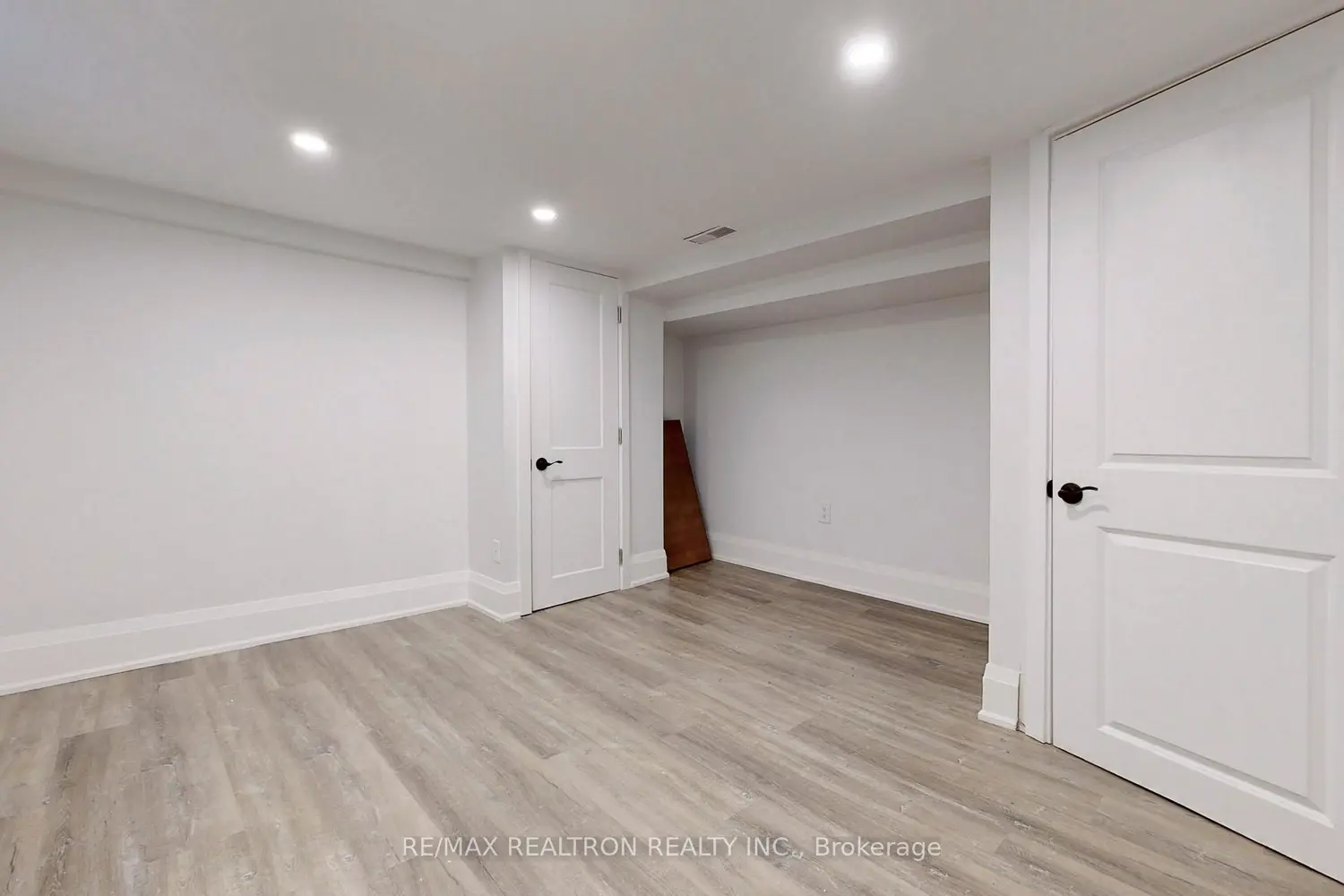 Additional image 5 of 21 Seventeenth Street, Toronto