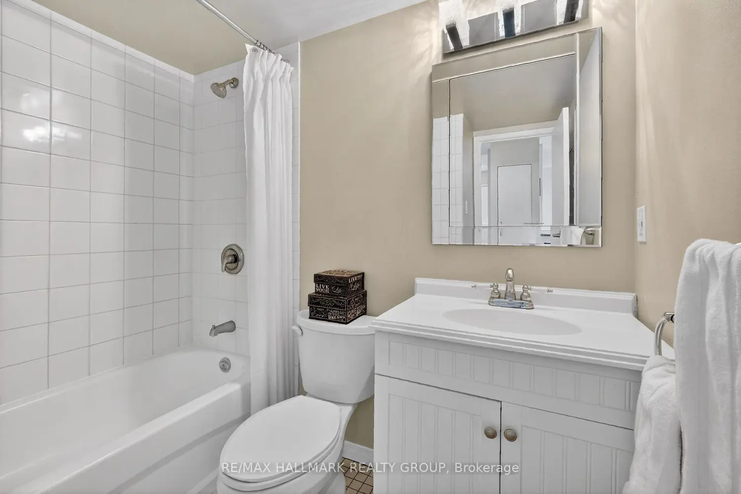 Additional image 13 of 2019 Bank Street 404