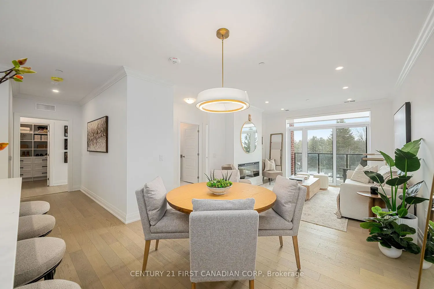 1560 Upper West Avenue 308 photo 4
