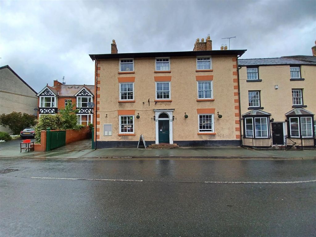 9 bed property for saleRegent Street, Llangollen LL20