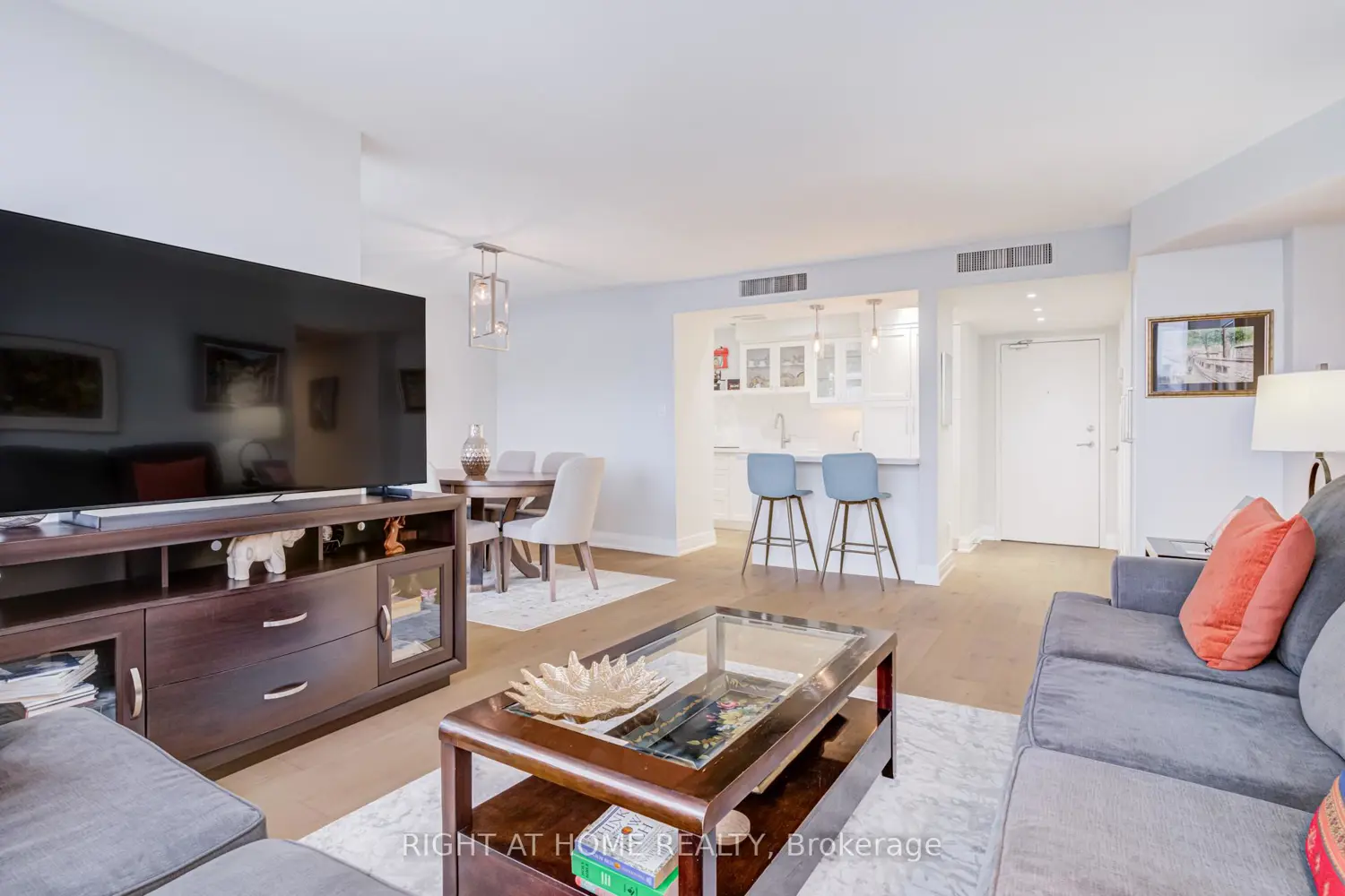 Additional image 10 of 1333 Bloor Street 606