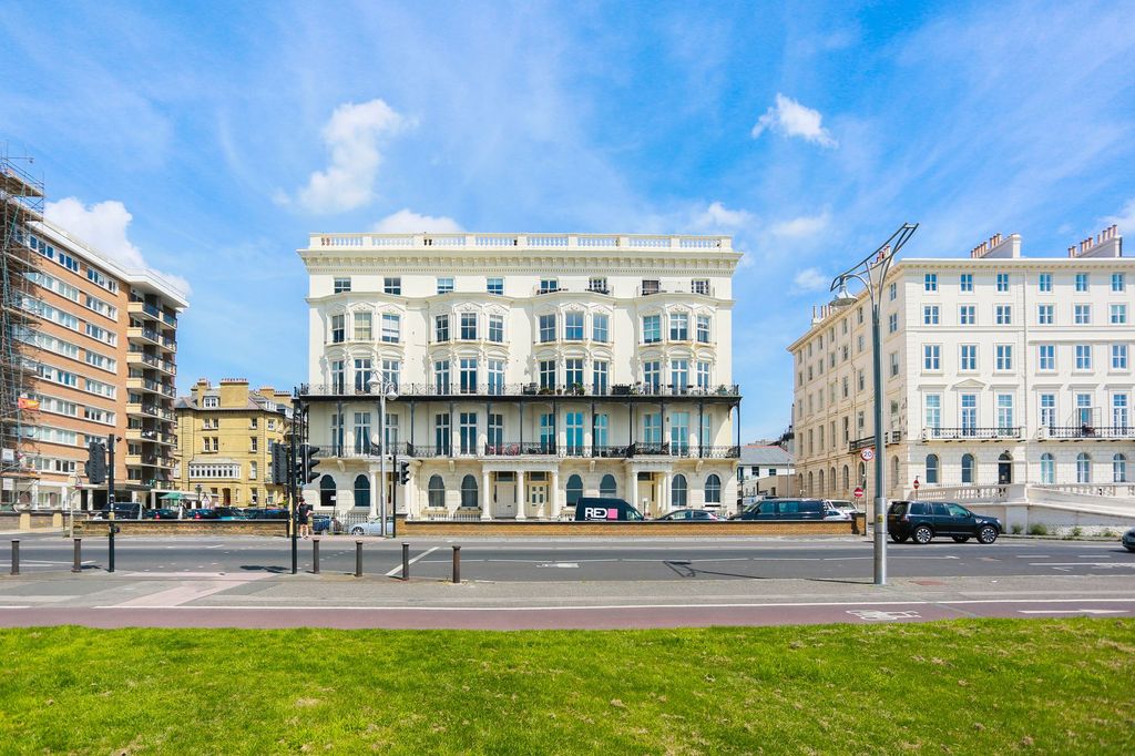 3 bed flat for saleAdelaide Mansions, Hove BN3