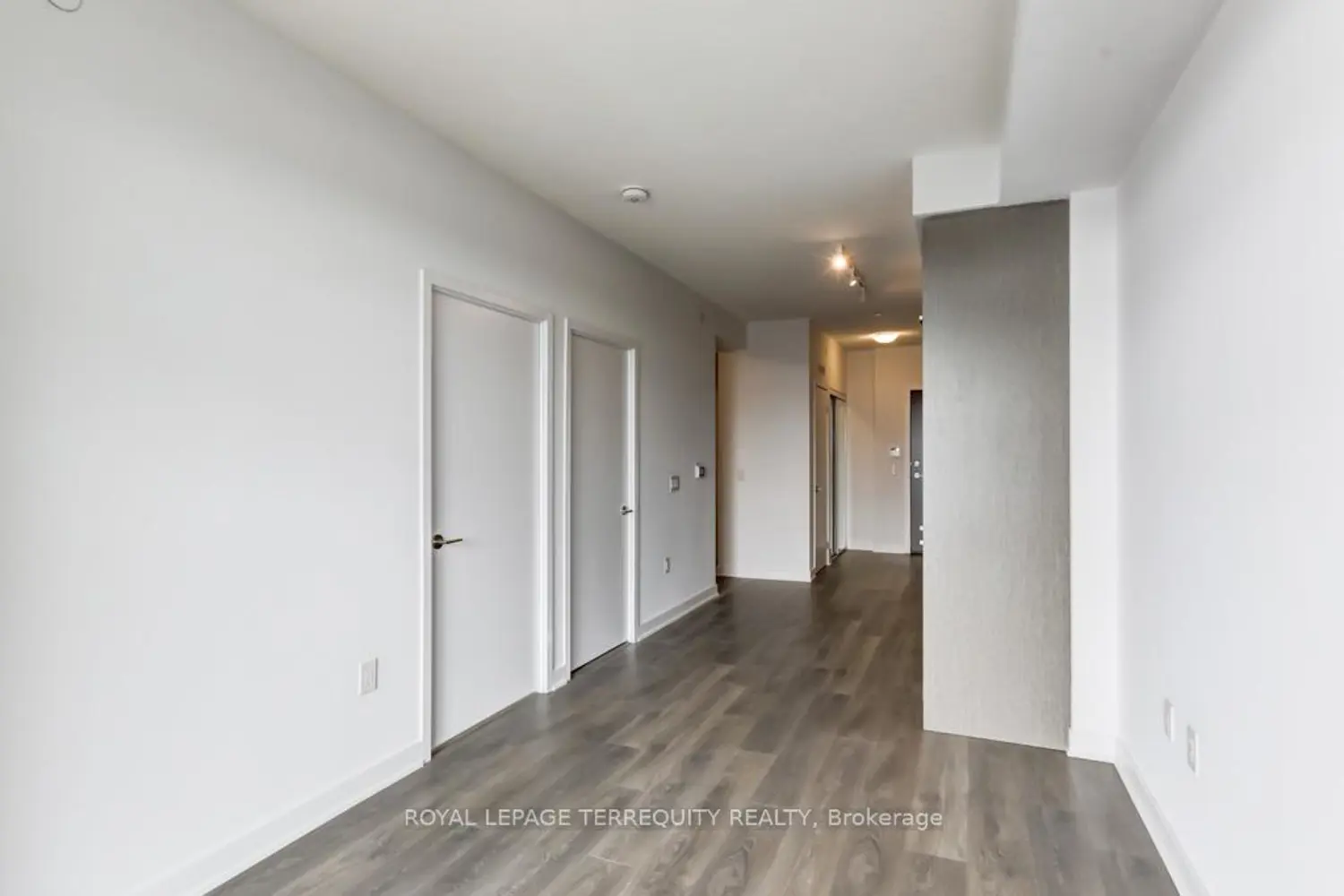 Additional image 11 of 38 Honeycrisp Crescent 607