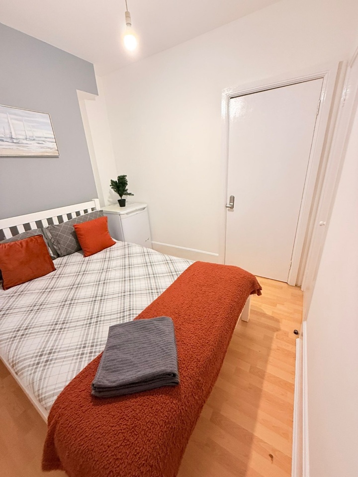 Room in a Shared Flat, Whitechapel Road, E1, N1 7GU