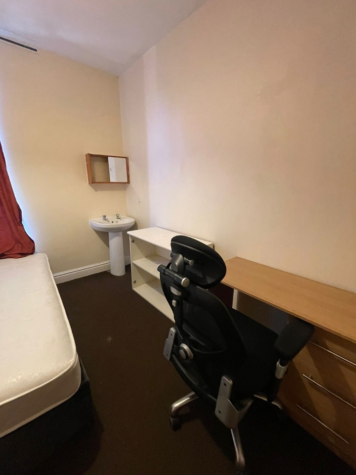 Additional image 7 of Room in a Shared House, Hyde Park Road, LS6, LS6 1AJ