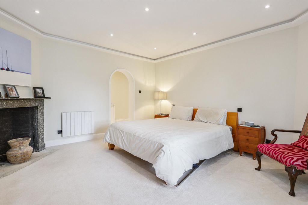 Additional image 8 of 4 bed flat for saleOttershaw Park, Ottershaw, Chertsey, Surrey KT16