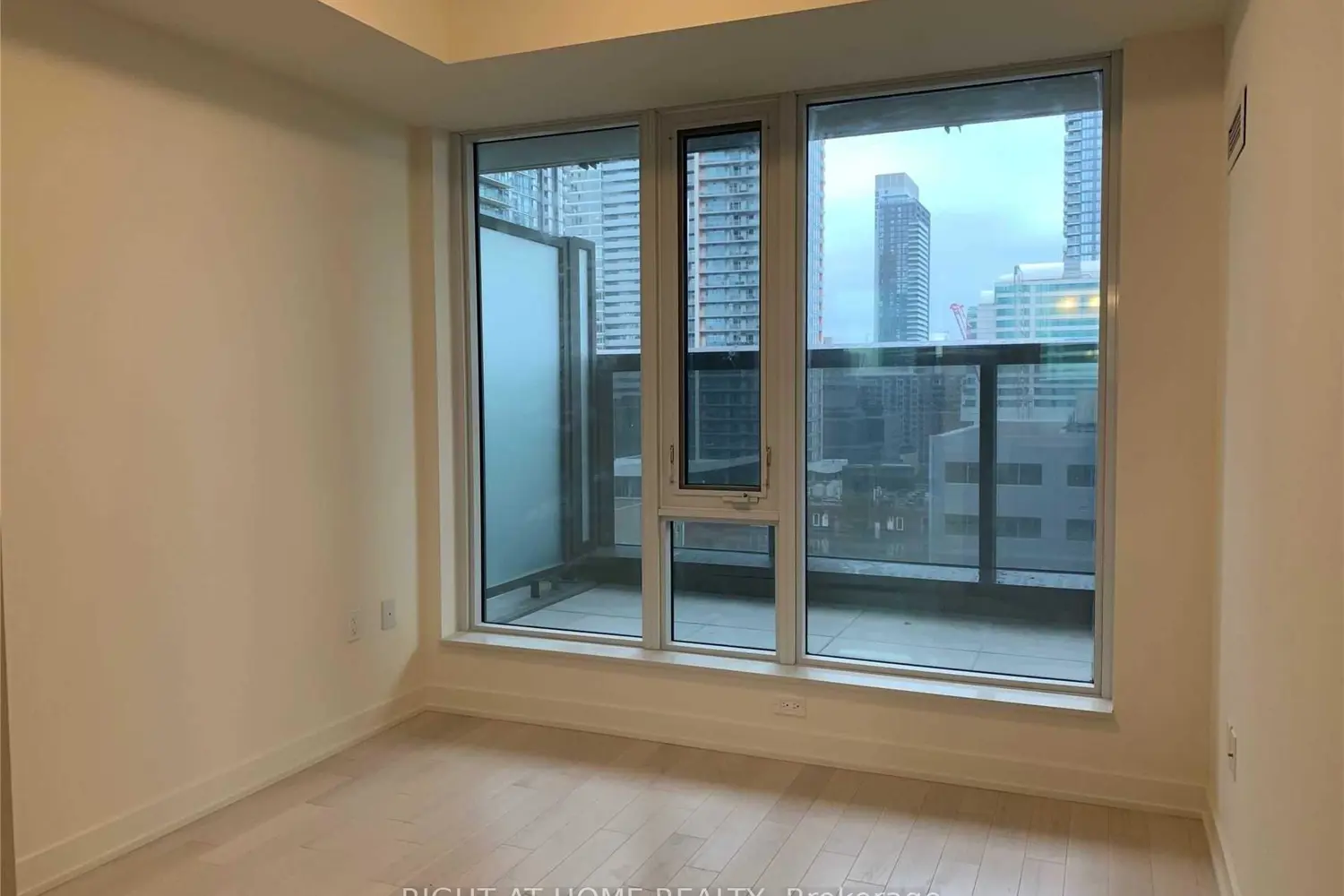 Additional image 10 of 330 Richmond Street 1501