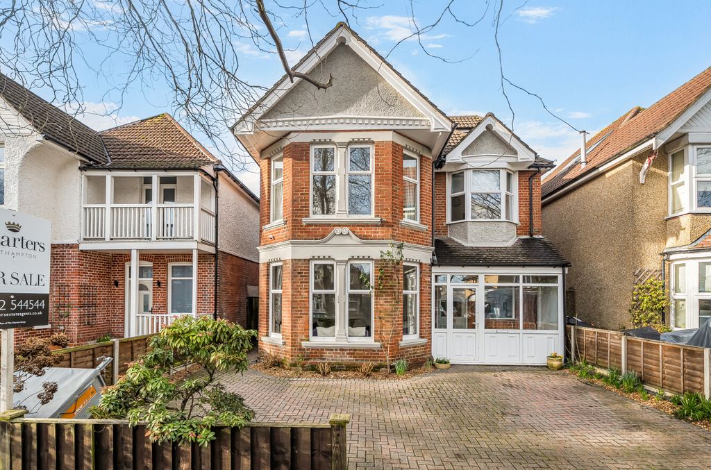 7 bed detached house for saleShirley Avenue, Upper Shirley, Southampton, Hampshire SO15
