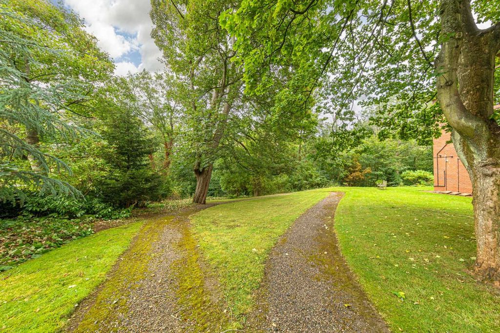 Additional image 15 of 3 bed flat for sale4 Adderstone Court, Adderstone Crescent, Jesmond, Newcastle Upon Tyne, Tyne And Wear NE2