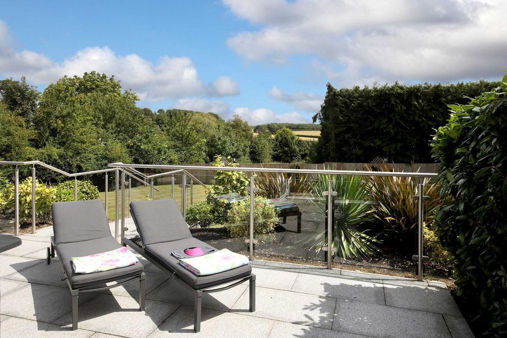 Additional image 18 of 4 bed flat for salePenn Road, Beaconsfield, Buckinghamshire HP9