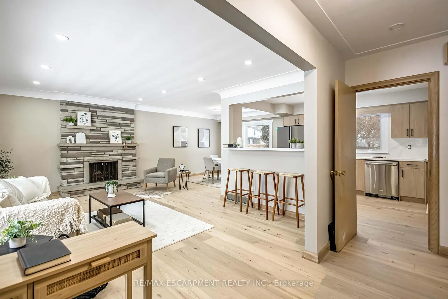 Additional image 4 of 626 Iroquois Avenue