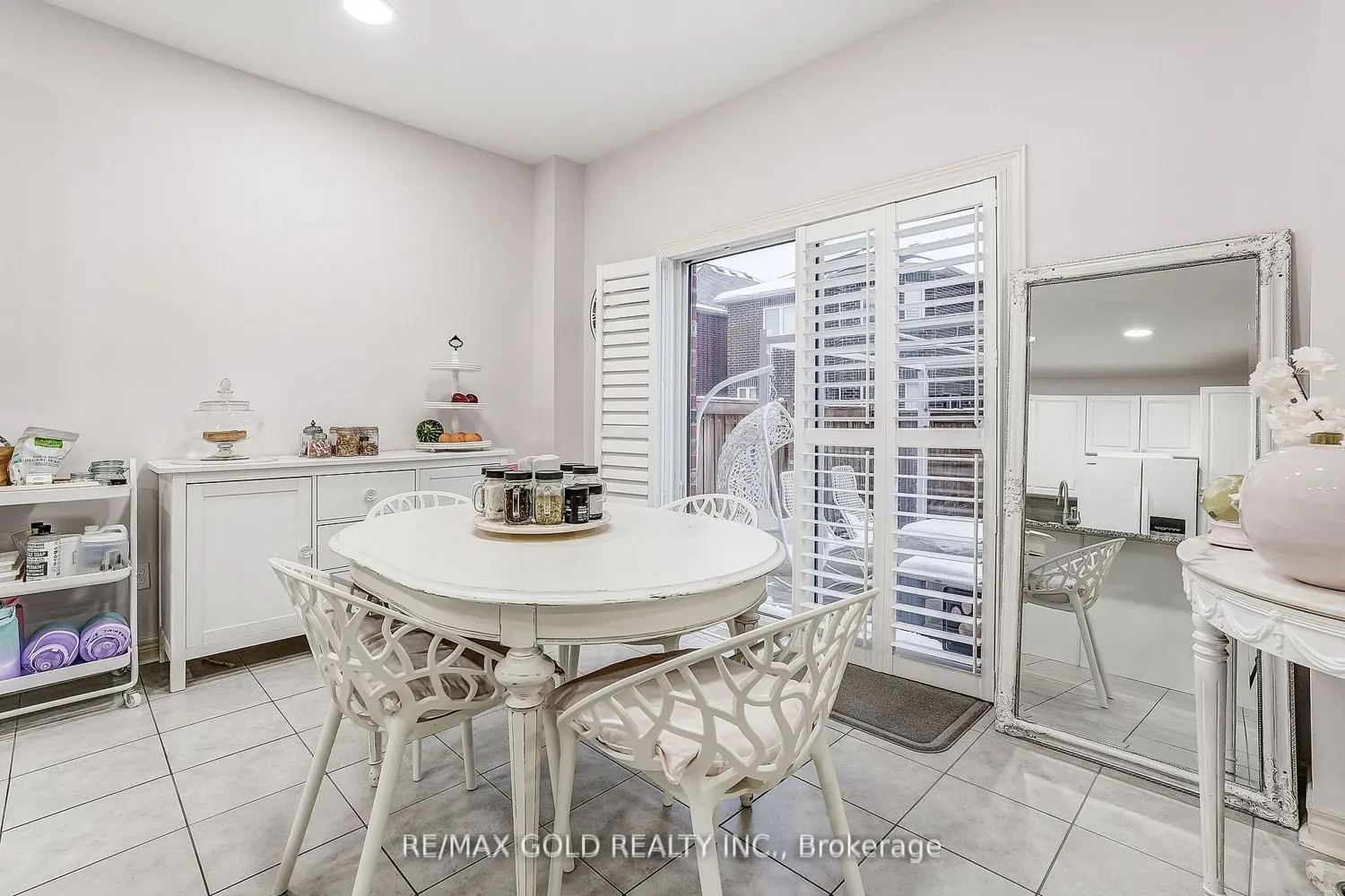 Additional image 7 of 552 Bessborough Drive