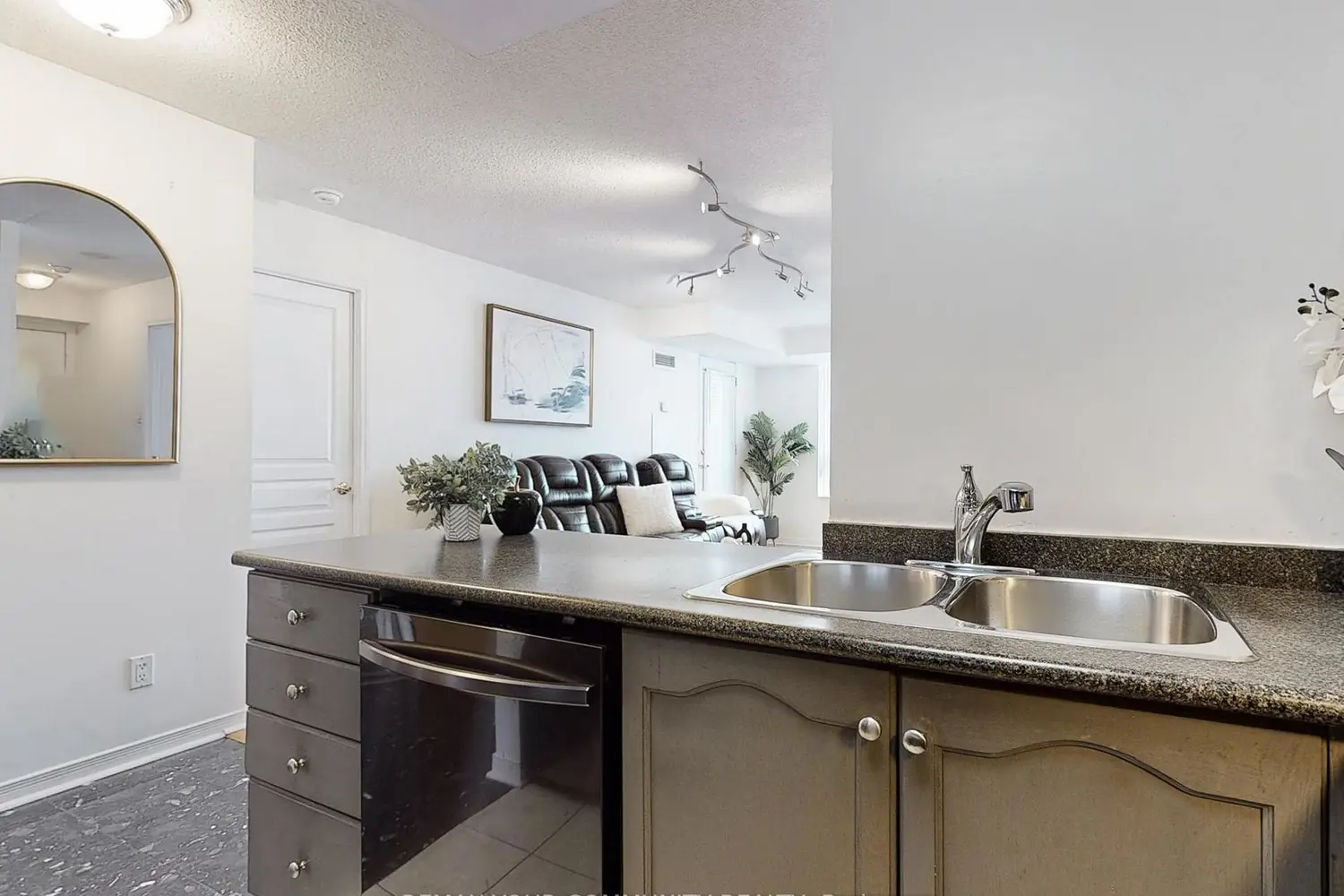 Additional image 15 of 19 Northern Heights Street 412