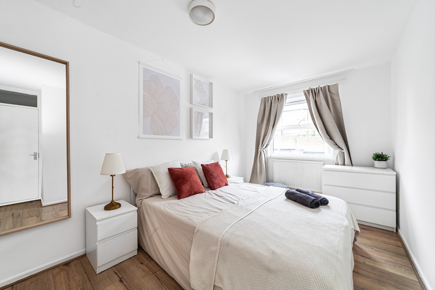 3 Bed Terraced House, Pownall Road, E8, N1 7GU