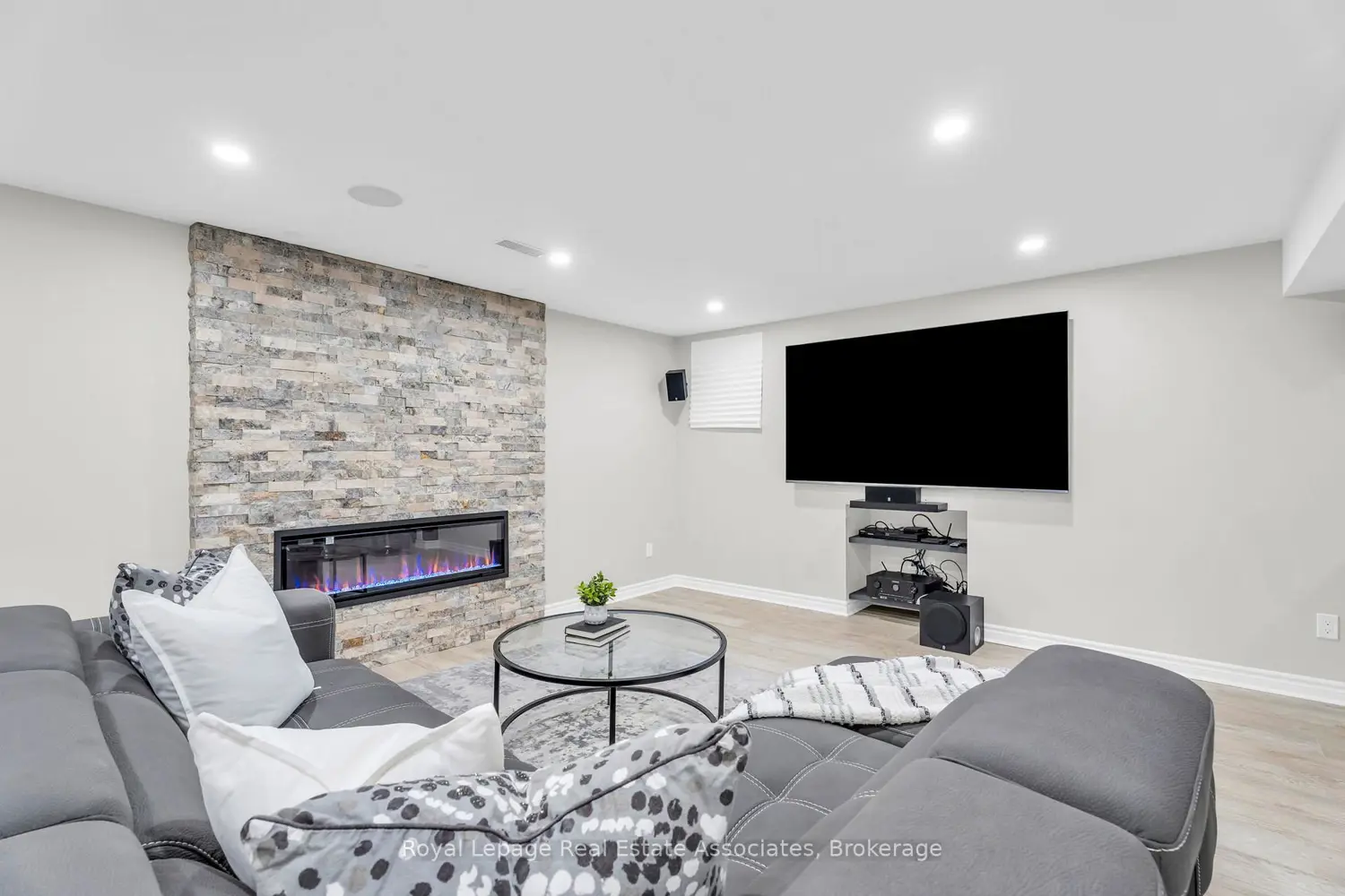 Additional image 16 of 879 Etherington Way