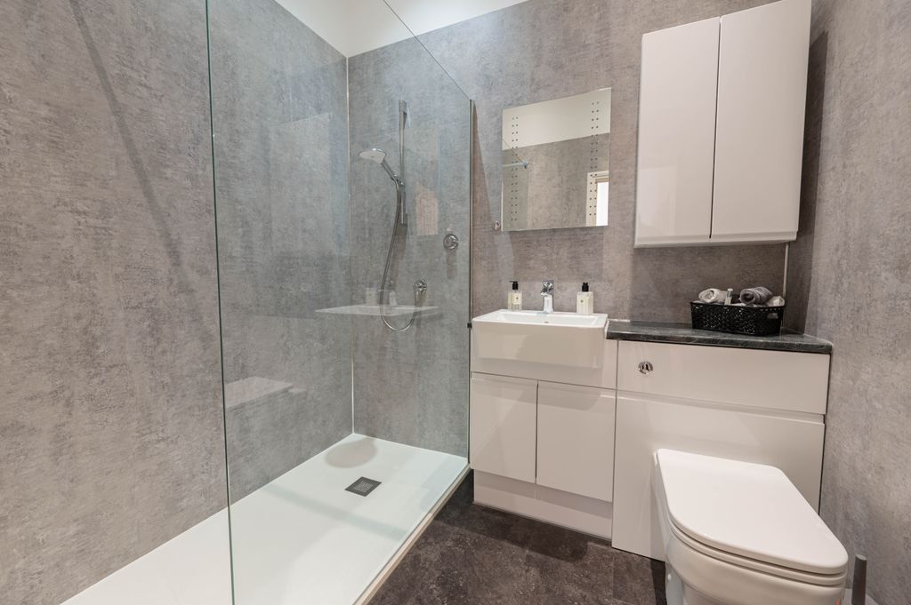 Additional image 10 of 2 bed flat for saleUndercliff Road West, Felixstowe IP11