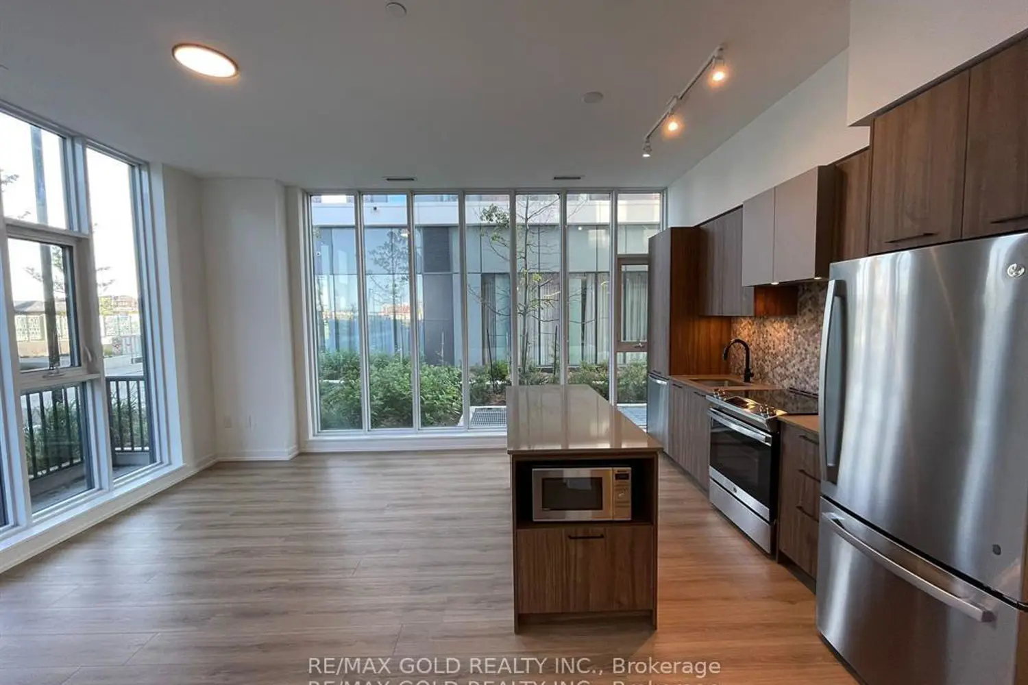 Additional image 5 of 10 Lagerfeld Drive 104