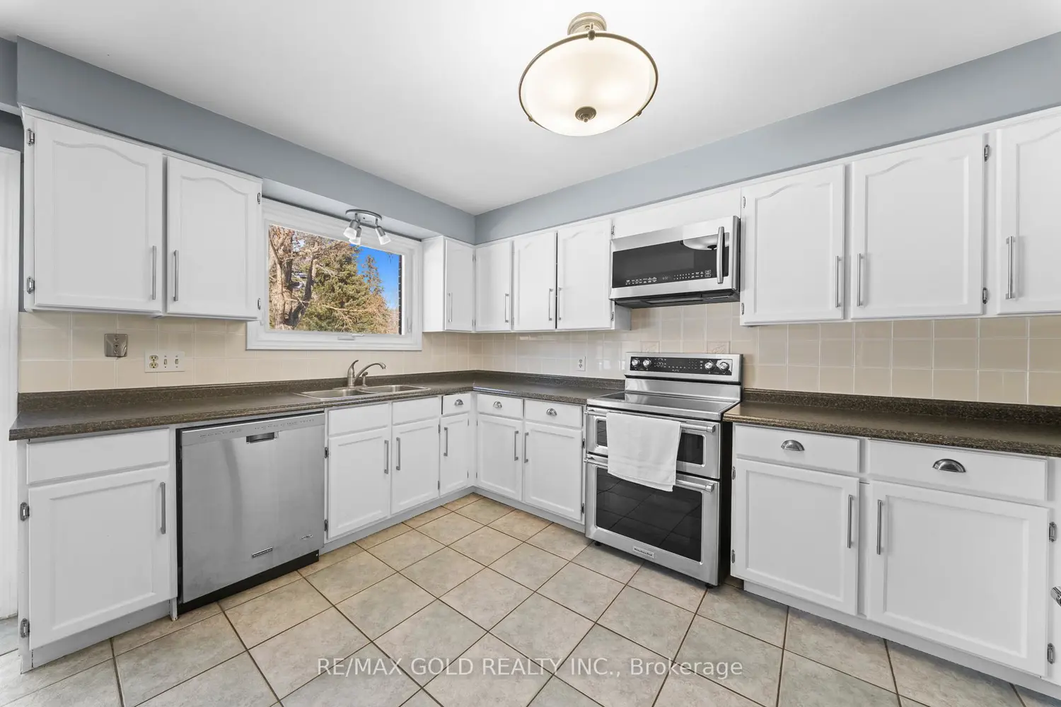 Additional image 7 of 14 Birchview Drive