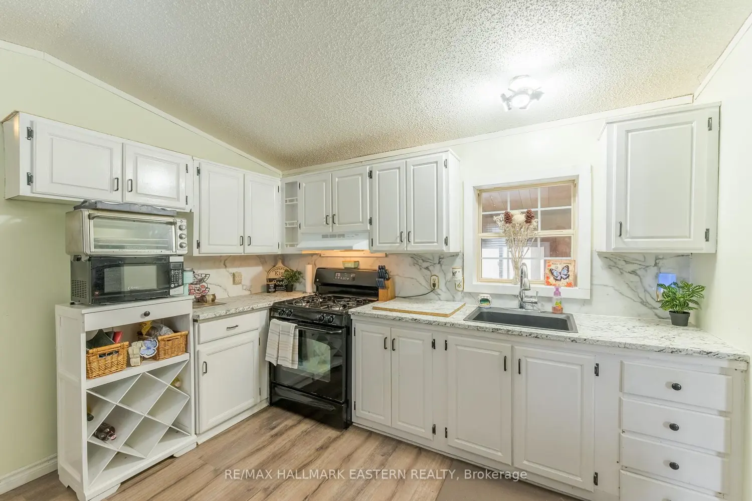 Additional image 8 of 2244 Heritage Line 26B