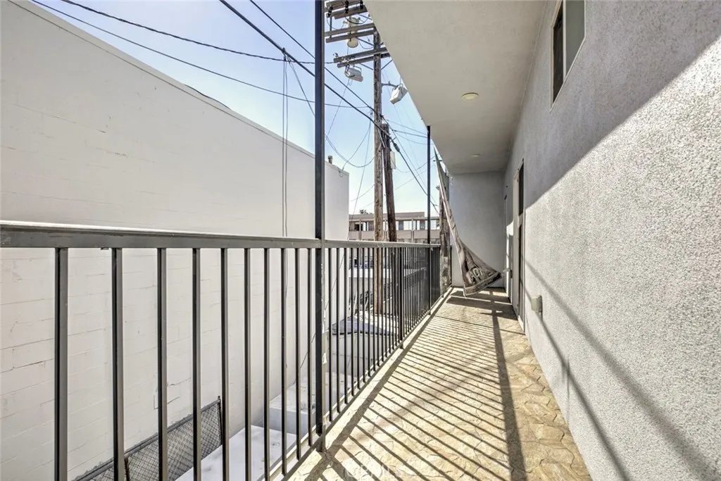 Additional image 43 of 14328 Gilmore St Unit 5, Van Nuys, CA 91401