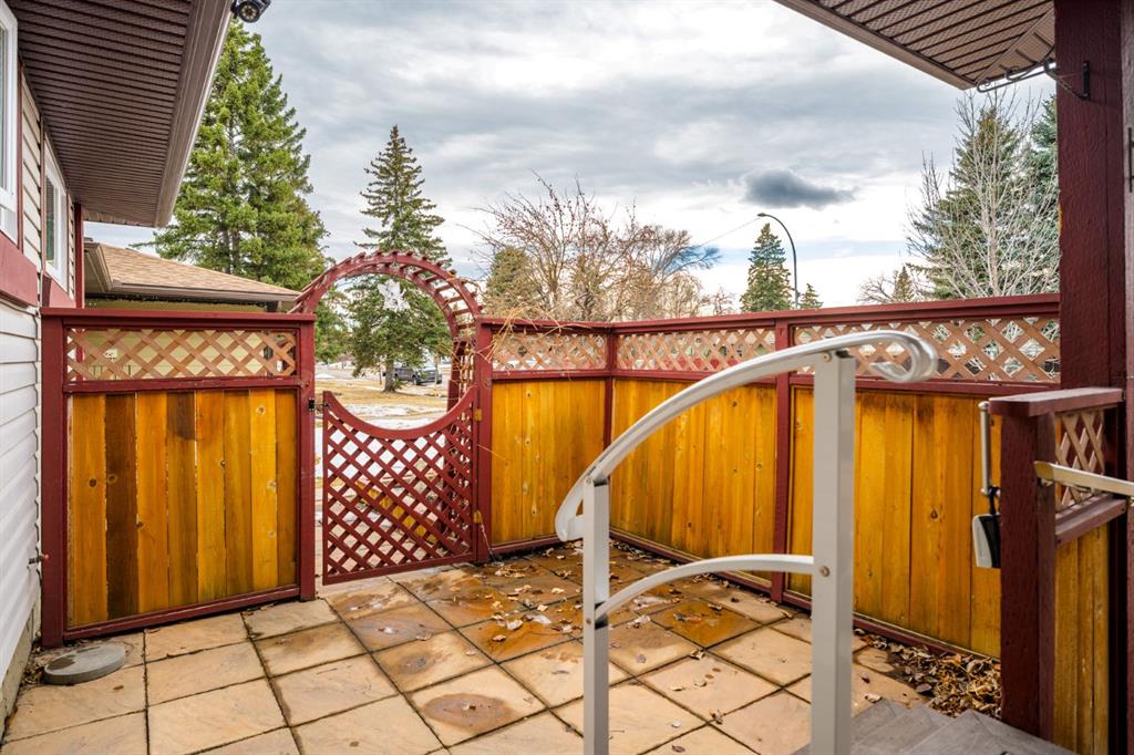 Additional image 6 of 804 Queensland Drive SE, Calgary, AB, T2J 4T1