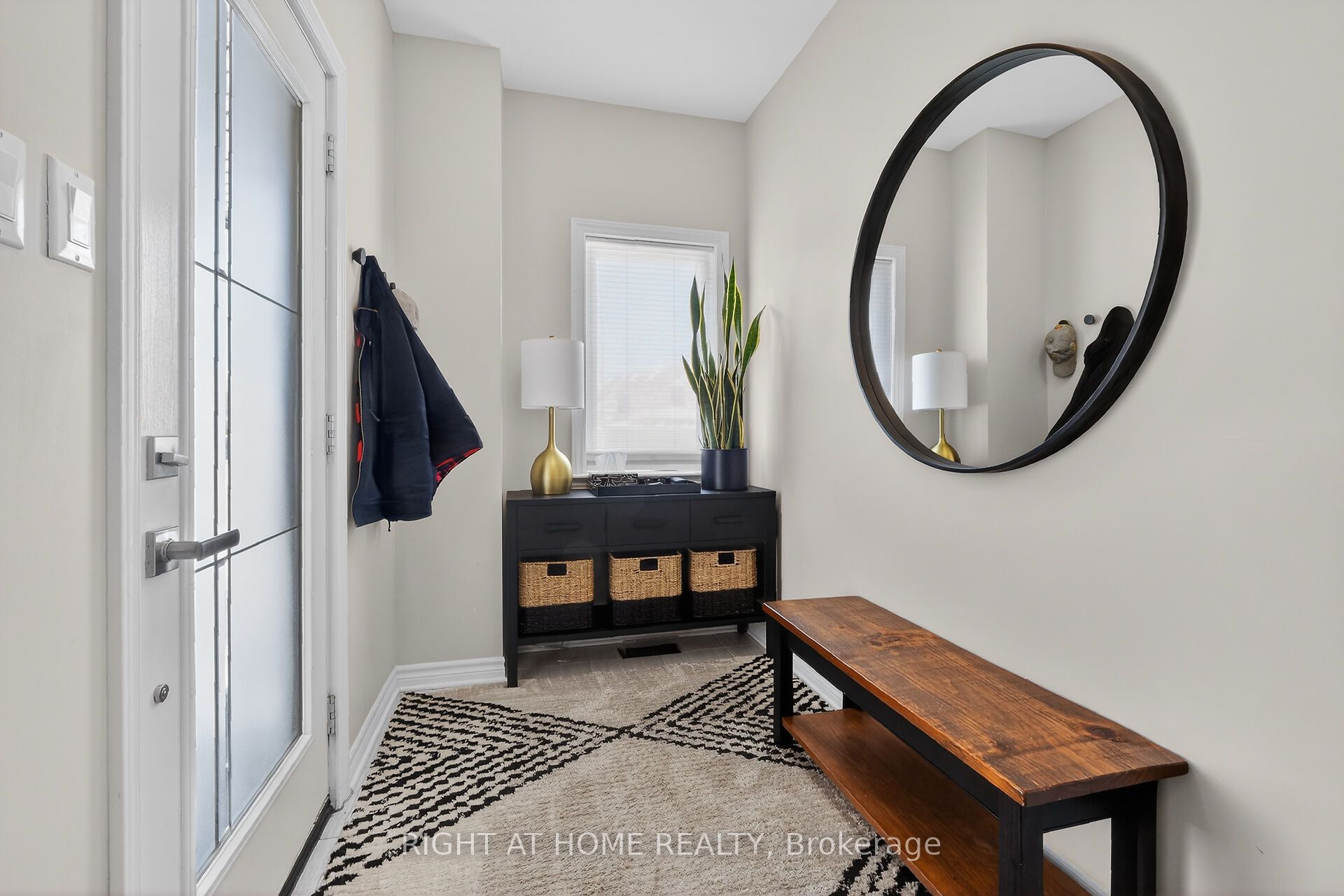 Additional image 3 of 570 Labrador Crescent, Ottawa, ON, K1T 0R3