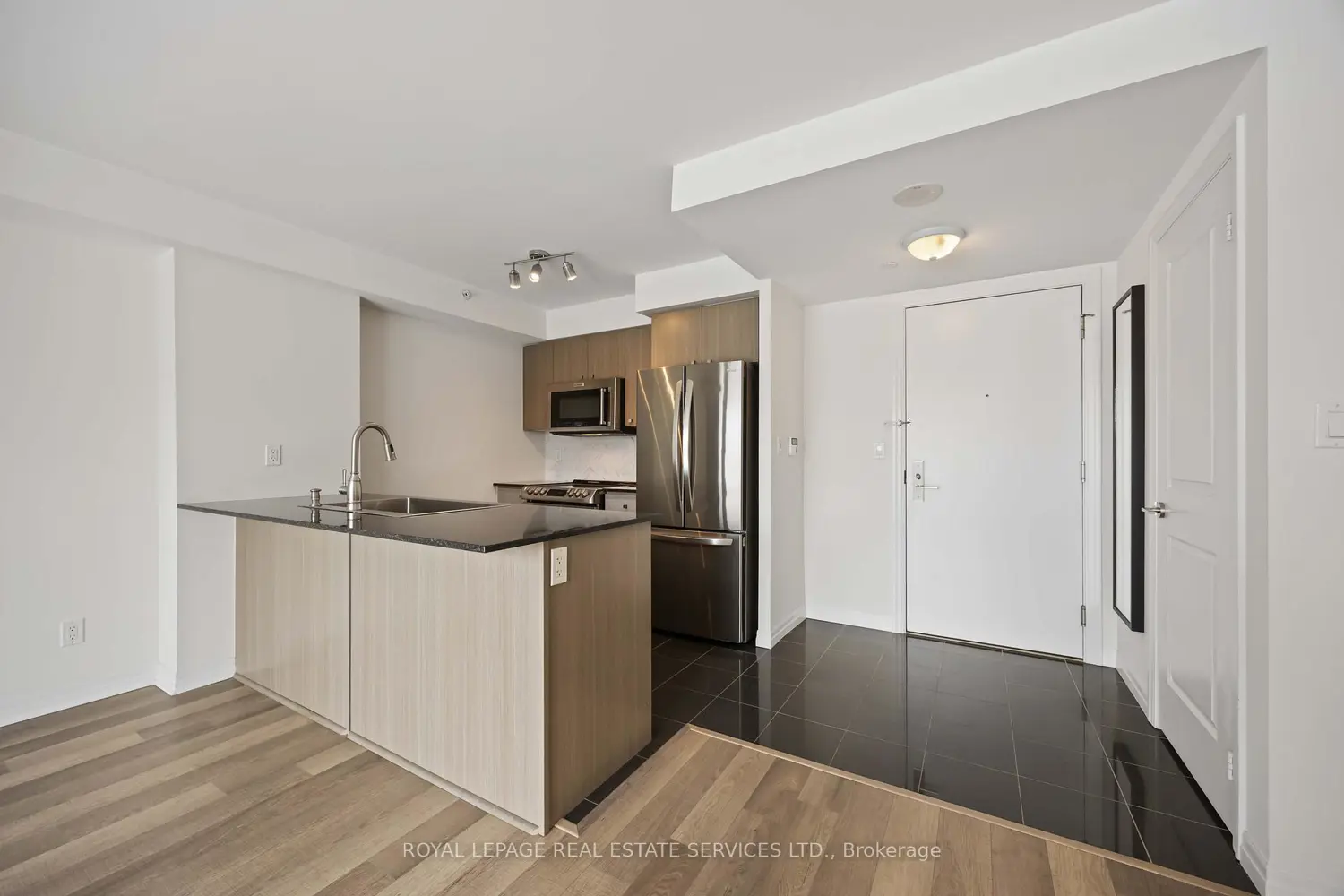 275 Yorkland Road 306
